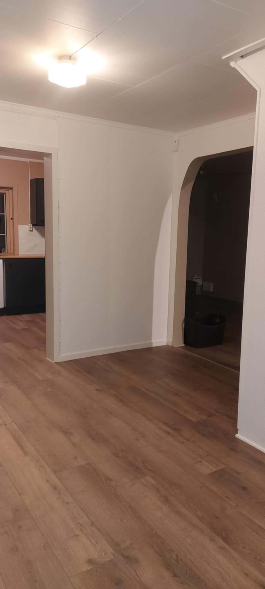 Gang nede mot stue og kjøkken